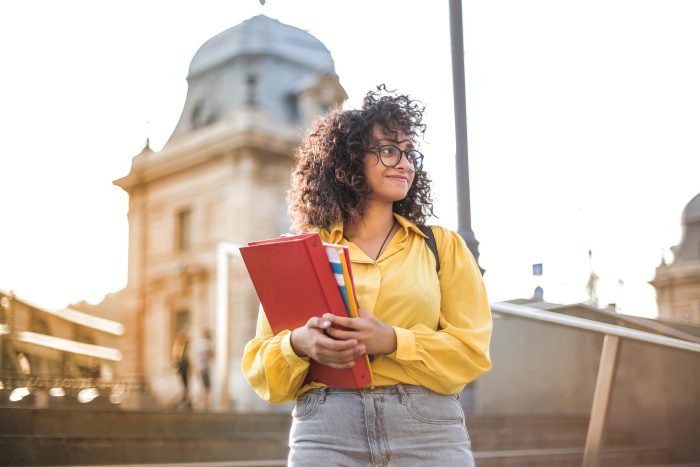 Si vous êtes étudiant international, vous pouvez aussi prétendre à plusieurs types d'aides financières selon votre situation.